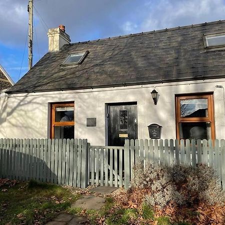 Traditional Stone Cottage In Heart Of The Village Llangwm  外观 照片