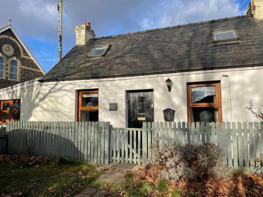 Traditional Stone Cottage In Heart Of The Village Llangwm  外观 照片